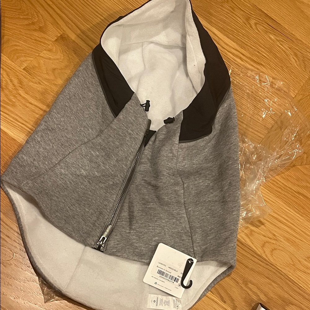 Lululemon Gray and Black Snood